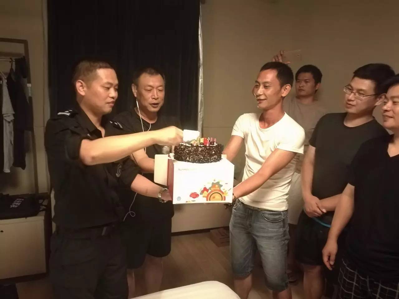 “带队执行任务，除严格执行上级命令外，重要的是要爱兵”——记厦门金砖会晤衢州增援特警领队李浩