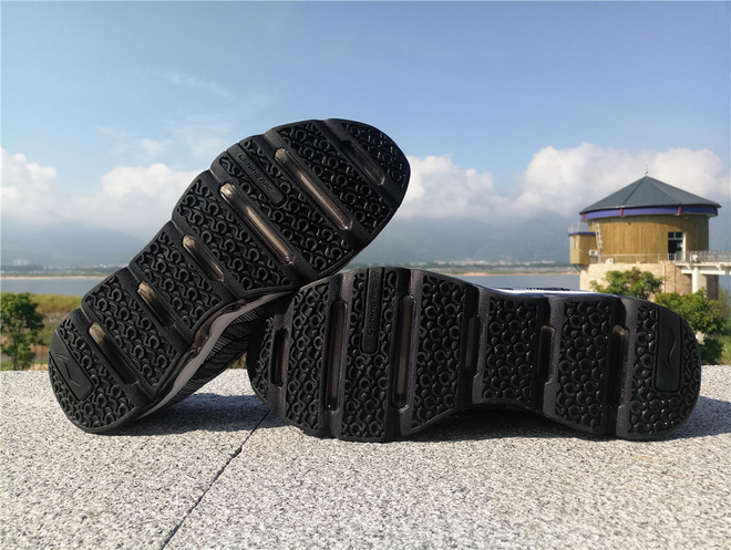 李宁跑鞋大绝影测评,李宁如影随形