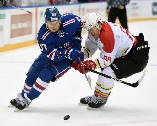 冰球撞肩犯规吗,冰球犯规越位