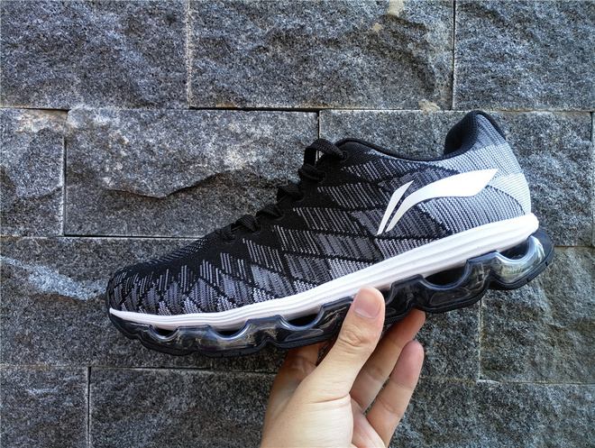 李宁跑鞋大绝影测评,李宁如影随形