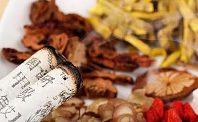 一叶知秋，雪中送炭话艾灸