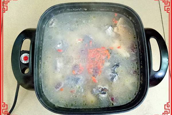 猴头菇当归黄芪党参能一起煲汤吗,当归党参乌鸡汤月子餐