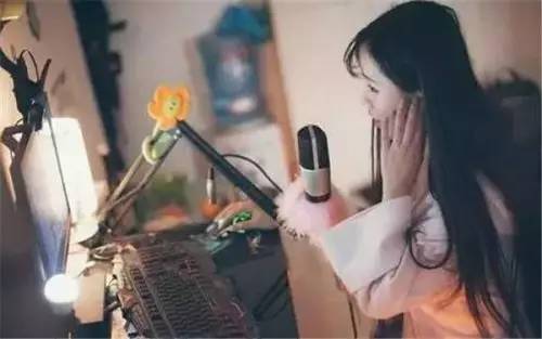 煎饼摊真的轻松月入三万,煎饼大妈月收入三万你也想试试吗