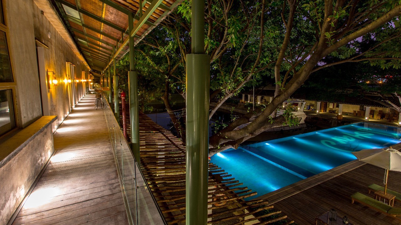 70后文艺大叔跑到这个“会吃福建人”的城市，用花砖、雪茄和伏特加，把废弃的修船厂变成最会撩妹的床