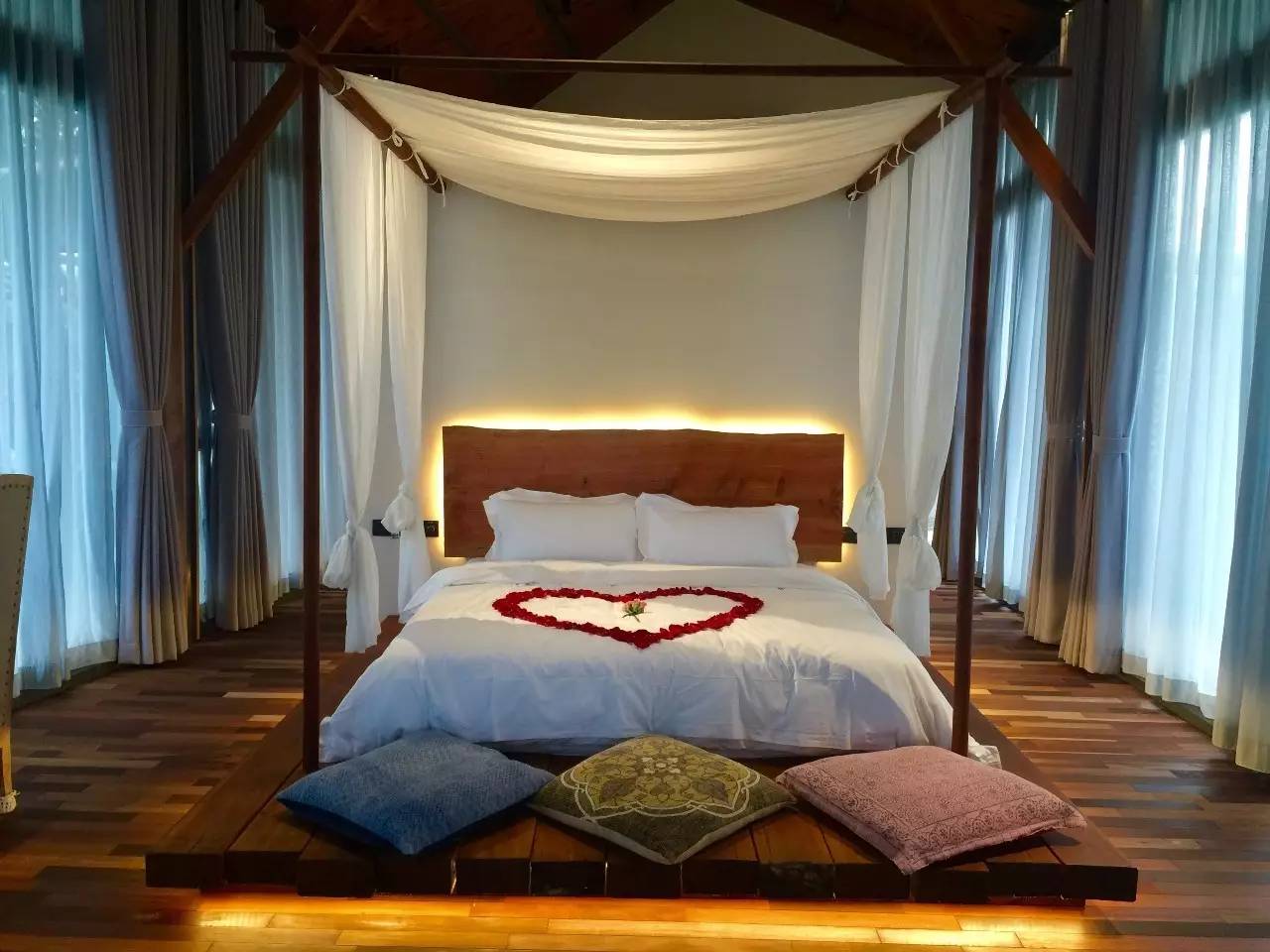 70后文艺大叔跑到这个“会吃福建人”的城市，用花砖、雪茄和伏特加，把废弃的修船厂变成最会撩妹的床