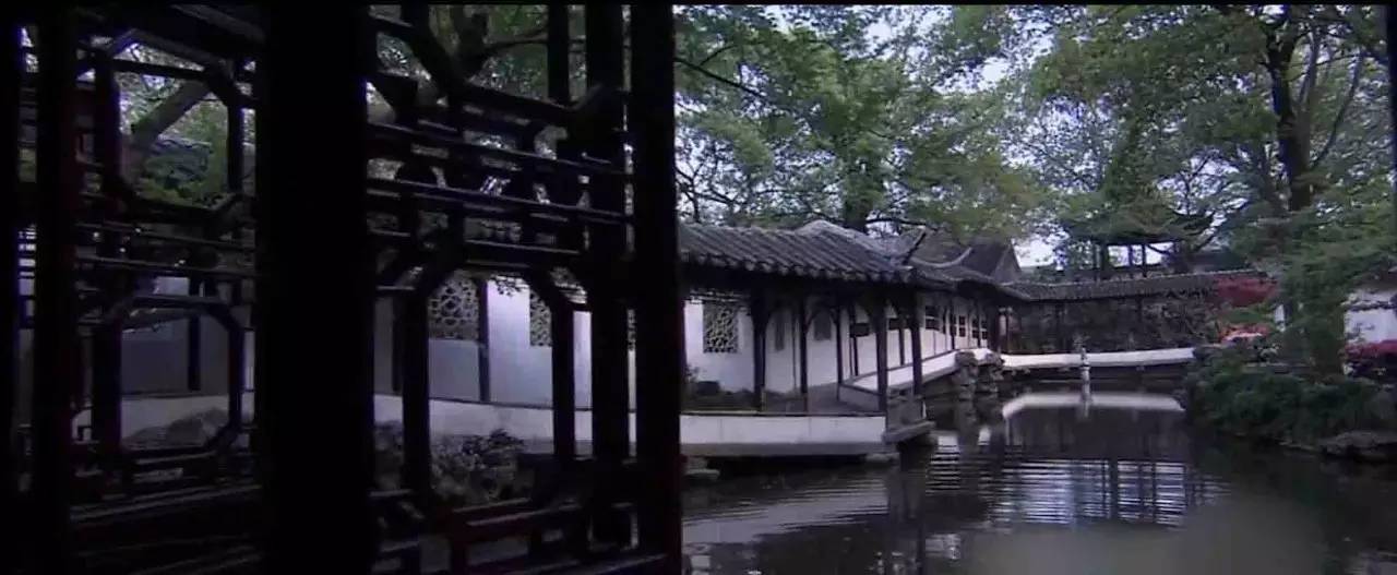 拙政园具有浓郁的江南水乡特色吗,拙政园的空灵雅致之美