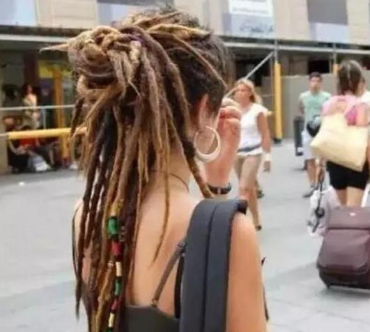 脏辫能每天洗头吗,洗脏辫的时候脏辫会散吗