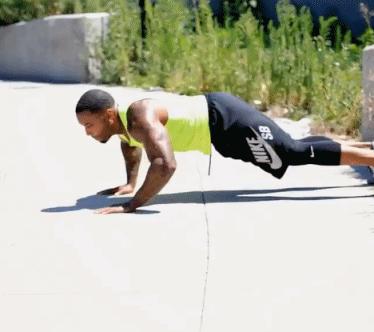 标准俯卧撑做10个都难该怎么提升,一个俯卧撑都做不了的女生