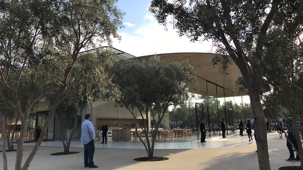 乔布斯剧院的首次发布会,苹果乔布斯礼堂发布会