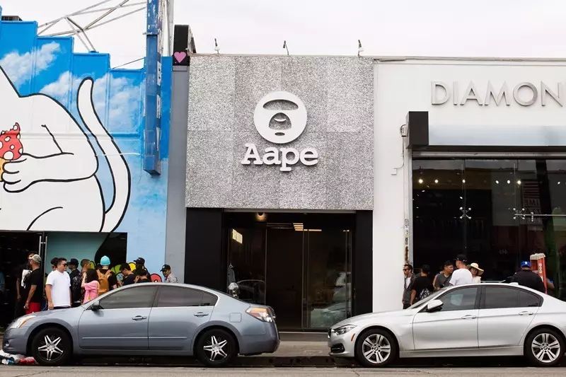 潮流圈的人气图腾！年轻猿颜强势登陆美国潮流圣地！