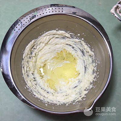 葱香曲奇饼干的做法,葱香曲奇饼干的烤箱做法