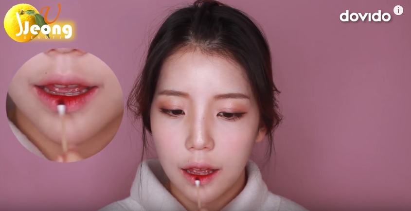 害怕浆果色涂完唇膏“血盆大口”?给你3招