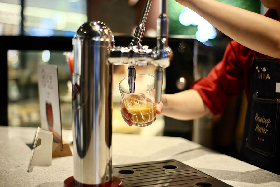 COSTA出了氮气冷萃咖啡，我们在上海和成都都体验了一下
