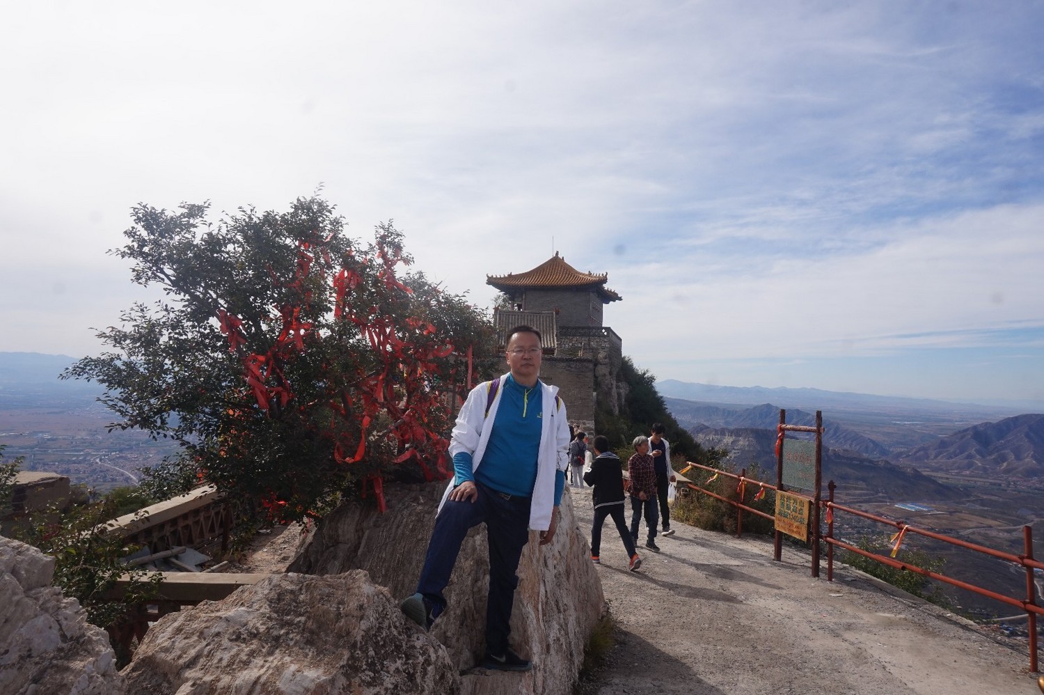 京西第一孤峰,鸡鸣山孤峰独秀