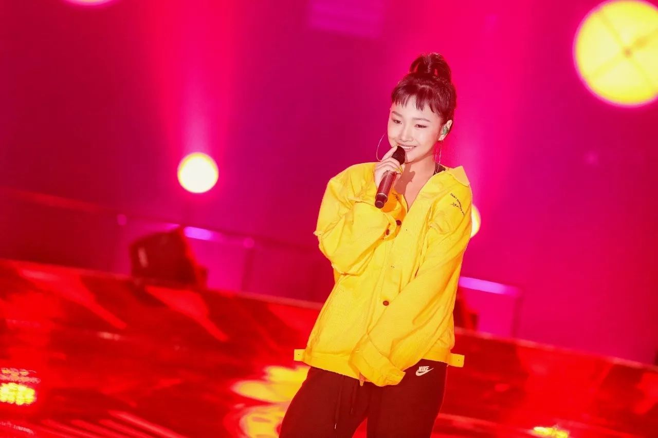 “水手”郑智化泣不成声，“失态”黄小琥上节目认亲