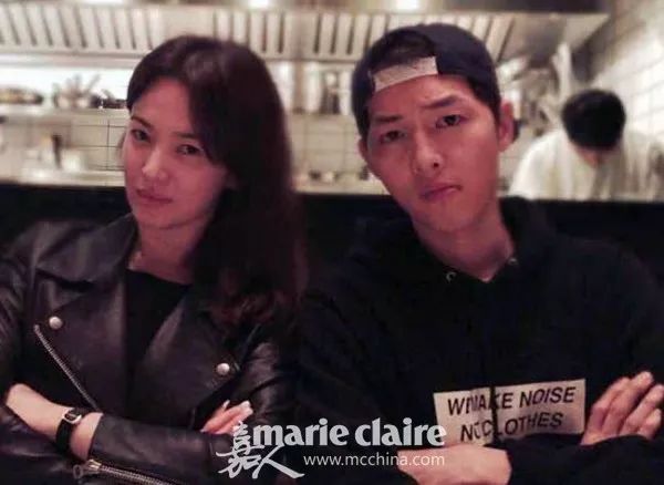 宋慧乔乔妹穿搭蓝色吊带裙,宋慧乔乔妹什么风格都能驾驭