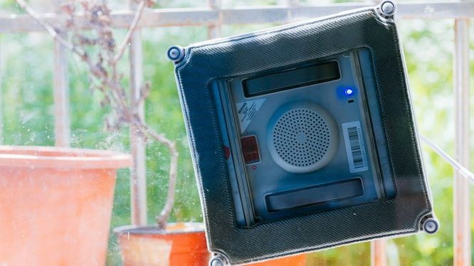 擦窗游戏两不误是因为有科沃斯W850窗宝