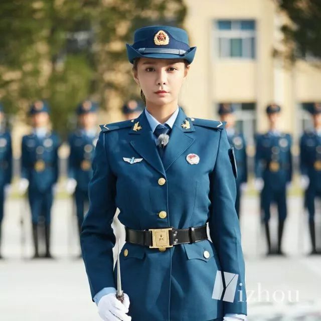 关晓彤素颜和化妆是什么样子,关晓彤最值得买的东西