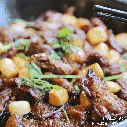 三里屯的豪放派海鲜，直接把渔船搬进了店