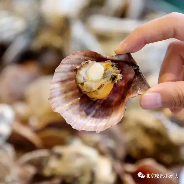 三里屯的豪放派海鲜，直接把渔船搬进了店