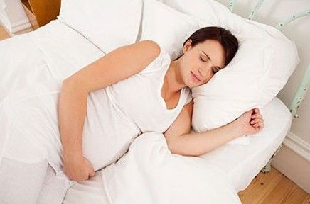 孕中期肋骨疼的不行像岔气,孕中期肋骨疼平躺没事