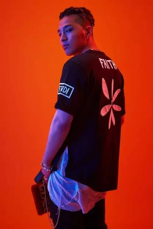 lvsupreme鞋,lvsupreme拍卖行球鞋