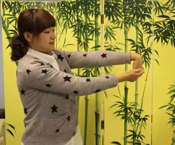 胳膊肘疼怎么办如何缓解,胳膊肘疼怎么办小妙招视频