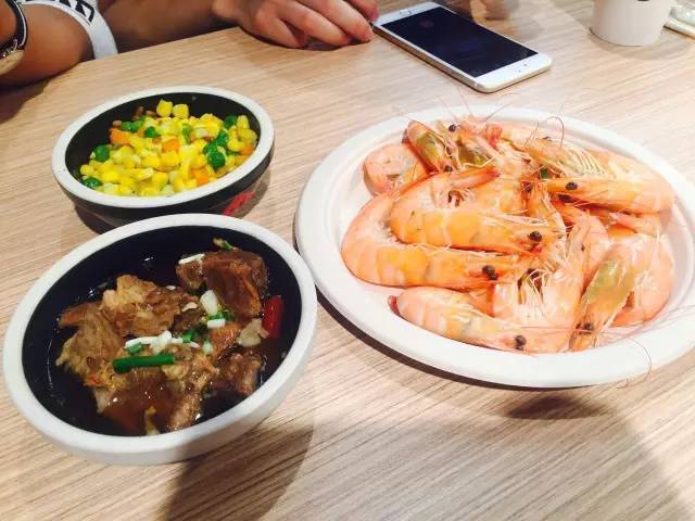 听说马云开了家作妖儿的水族馆，全城的大人都带着小孩冲过去了