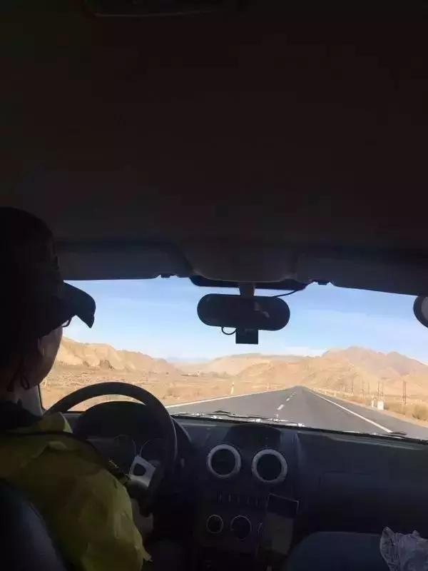 开车去非洲日记之九,去花土沟路上,遇到夺命的沙尘暴,遇到夺魂水上雅丹,小女子想问嫦娥姐姐你要不要面膜