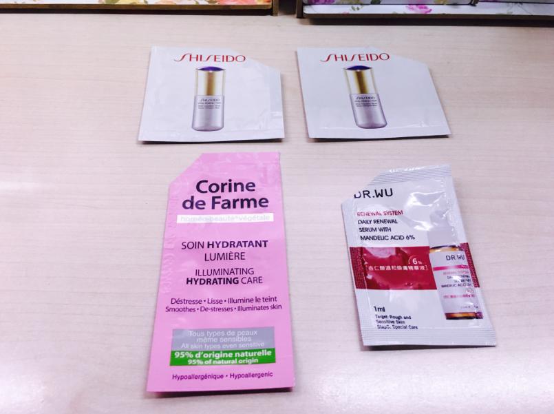 丢三拉四的一小堆空瓶