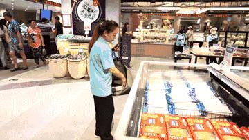 听说马云开了家作妖儿的水族馆，全城的大人都带着小孩冲过去了