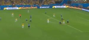 足球加上摇摆的特效,足球特效动图