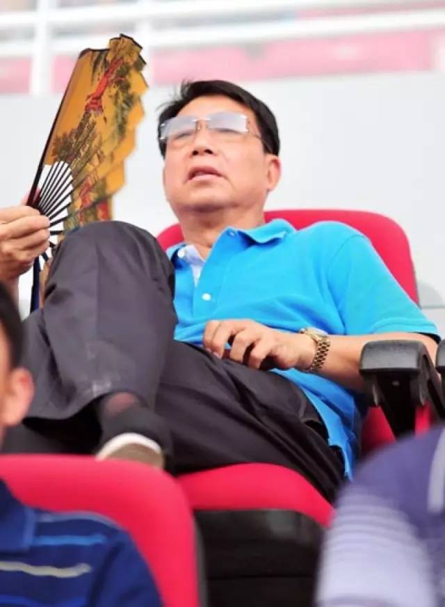 富力的土豪金、苏宁的卡通狮，玄之又玄的秘密！你知道搞体育的都不抽什么烟吗？