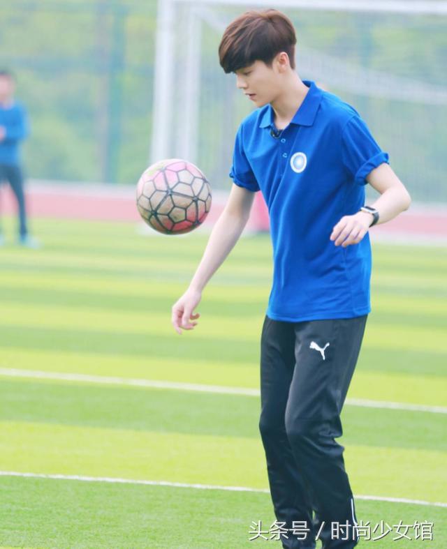 关晓彤鹿晗vs热巴鹿晗,热巴鹿晗未播花絮撕名牌