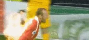 足球加上摇摆的特效,足球特效动图