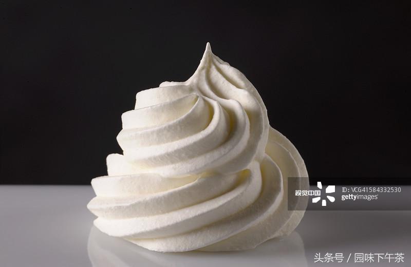 淡奶油和稀奶油哪个能做出黄油 (稀奶油与黄油怎么打发成奶油)