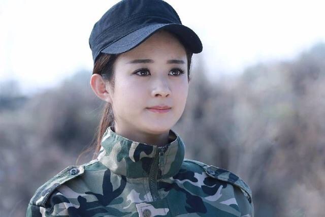 明星穿军装霸气,明星穿军装出镜杨幂英姿飒爽