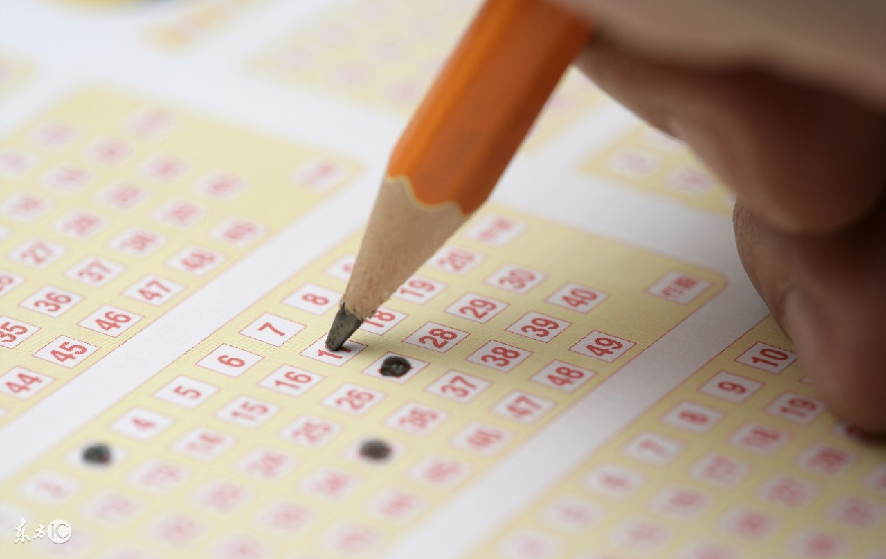 故事：中奖之后“夫妻”反目家庭全被搅乱了，出走多年的妻子突然回家，要钱分钱之事搅得他们焦头烂额