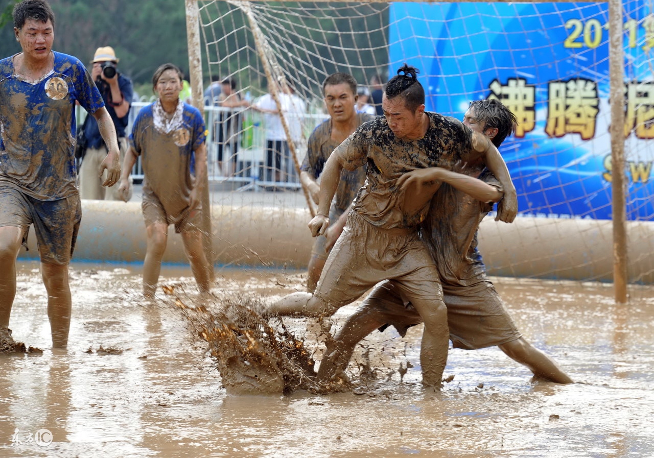 公司踢球领导没去，我和队友好像在踢世界杯一样刺激
