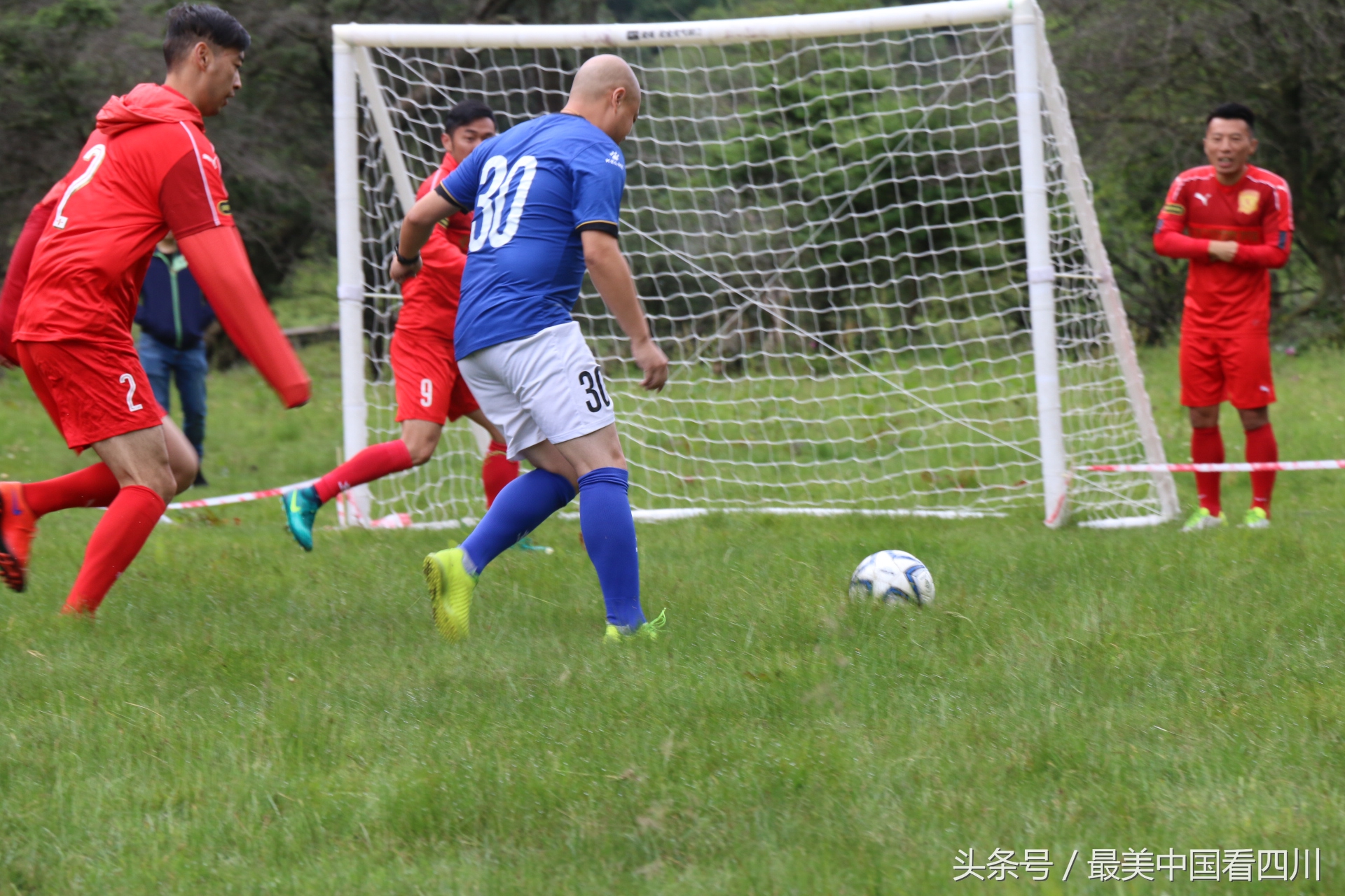 川渝足球联赛,川渝足球赛场外