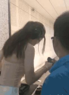 初春时节，西伯利亚寒气袭人，a国间谍史密夫执行任务时，失手被擒，其后被关在高原上的木屋内