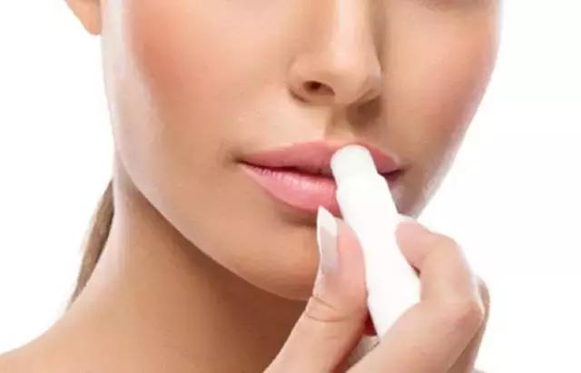 过期的化妆品不要急着扔，它们还有大用处！