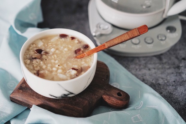 三伏天每晚用艾叶泡脚,每晚用艾叶泡脚2年的变化