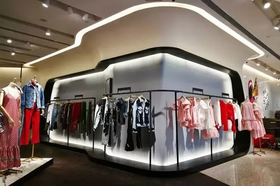 今年最流行的五大女装品牌,国内最新流行的女装品牌