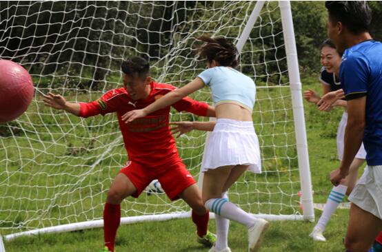 首次高原足球对决赛开战！重庆pk成都，争夺四姑娘的“荣耀王者”！