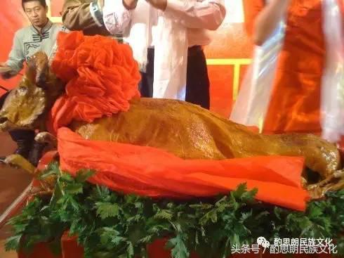 全国最特色正宗美食烤全羊的做法,烤全羊有哪些传统特色美食