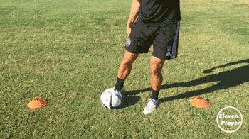 足球正脚背长传球教学,怎么让足球新手快速学会踢弧线球