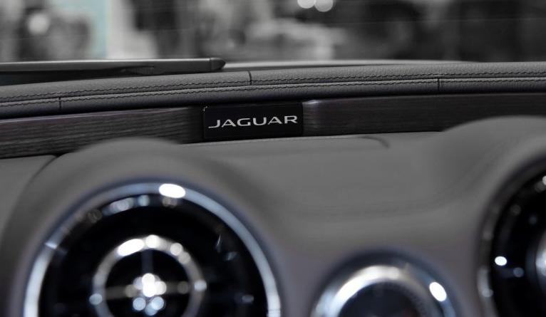 捷豹xjl四驱全景商务版落地多少钱,一步到位买suv