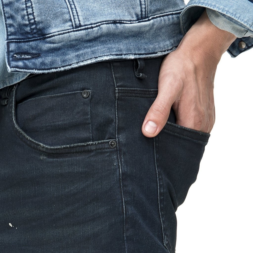 别争了，至少在牛仔裤这件事上，C罗肯定比梅西强