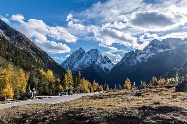 李贝贝的“贵族”足球队来阿坝州了,靓丽足球宝贝精彩助阵